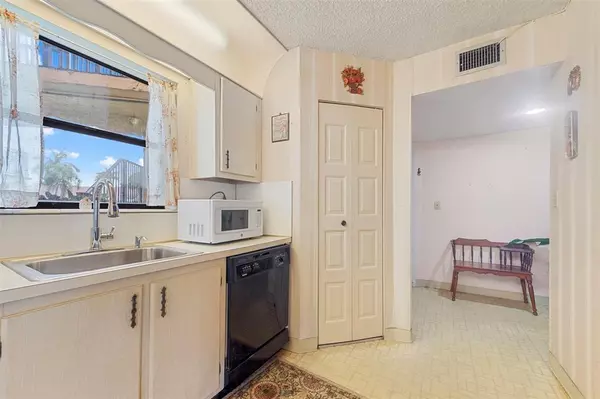 Plantation, FL 33317,6555 W Broward Blvd #111