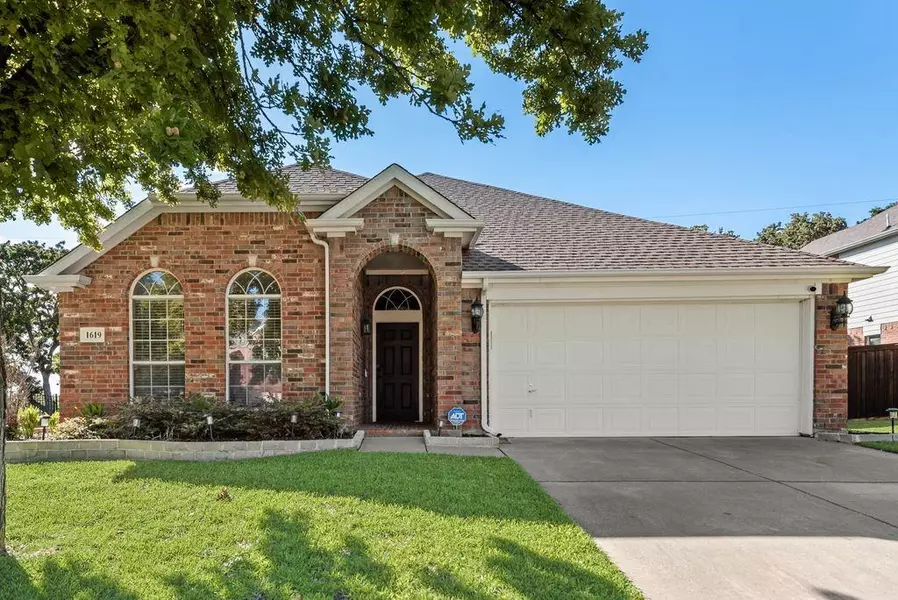 1619 Pine Hills Lane, Corinth, TX 76210