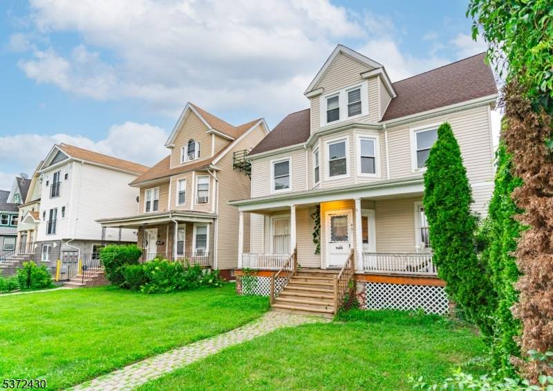 43 Eppirt St, East Orange City, NJ 07018