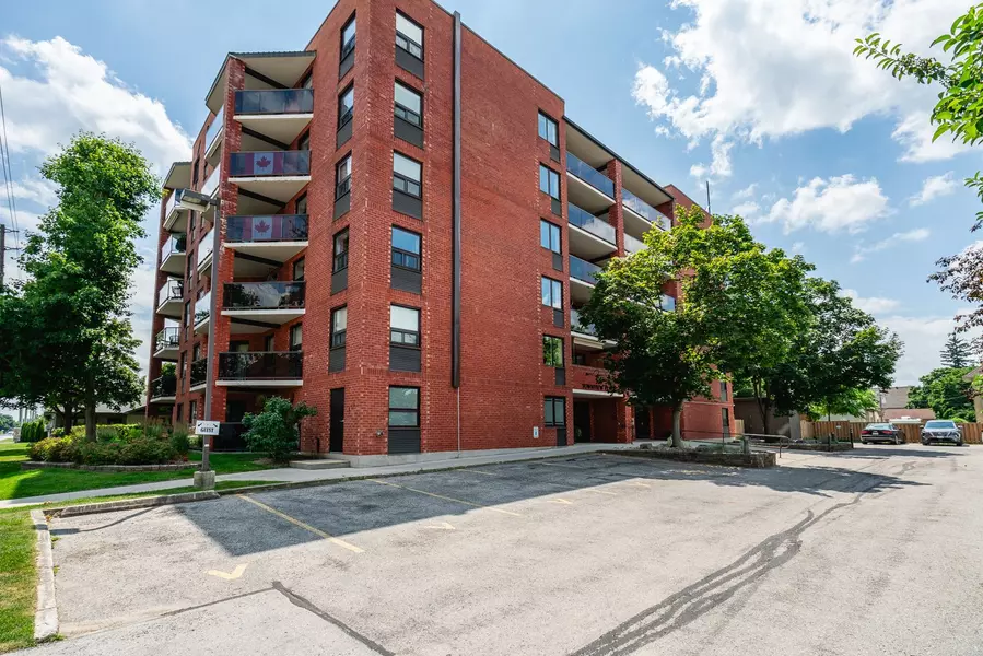 536 11th AVE #606, Hanover, ON N4N 2S4