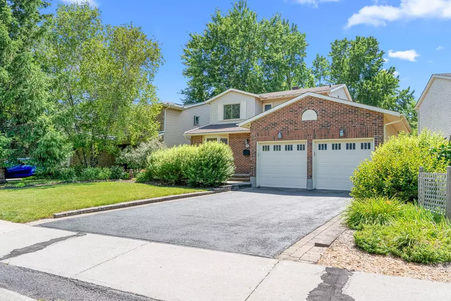 34 Four Seasons DR, Cityview - Parkwoods Hills - Rideau Shore, ON K2E 7P8