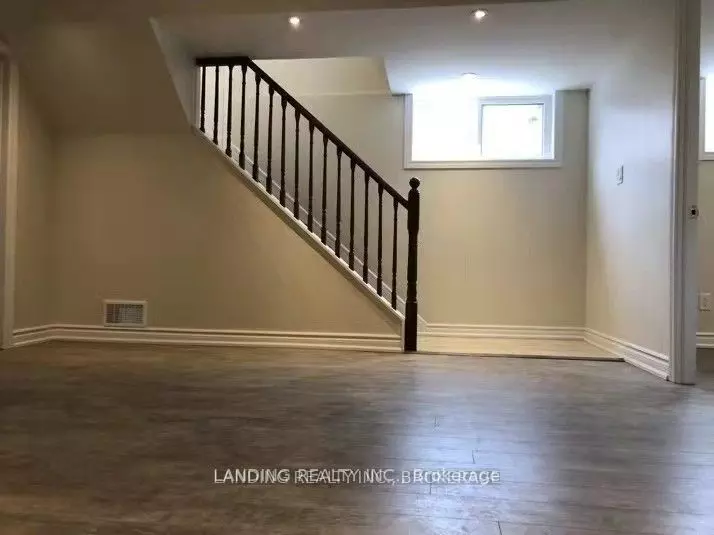 Toronto E08, ON M1J 2A3,128 Thicketwood DR