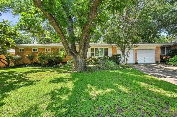 Arlington, TX 76013,1514 Azalea Drive