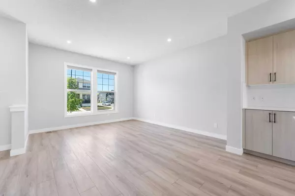 Calgary, AB T2X 4T5,124 Legacy Glen PL Southeast
