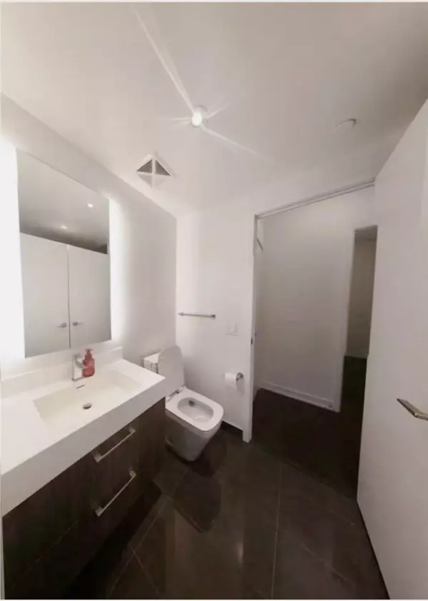 Toronto C02, ON M4W 1L1,1 Yorkville AVE #2607