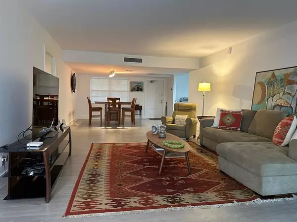 Pompano Beach, FL 33069,3611 Oaks Clubhouse Dr #203