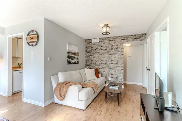 Barrie, ON L4N 7L4,502 Essa RD #15