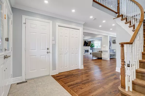 Hamilton, ON L9B 2V9,7 Magenta CT