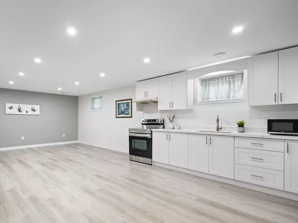 8 Hopkins ST #Lower, Thorold, ON L2V 0E6
