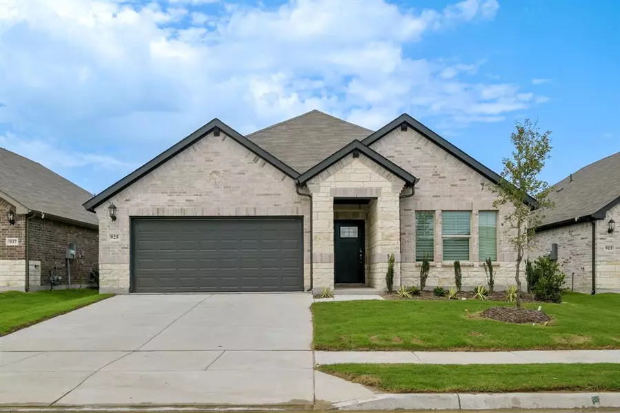 925 Lily Lane, Lavon, TX 75166
