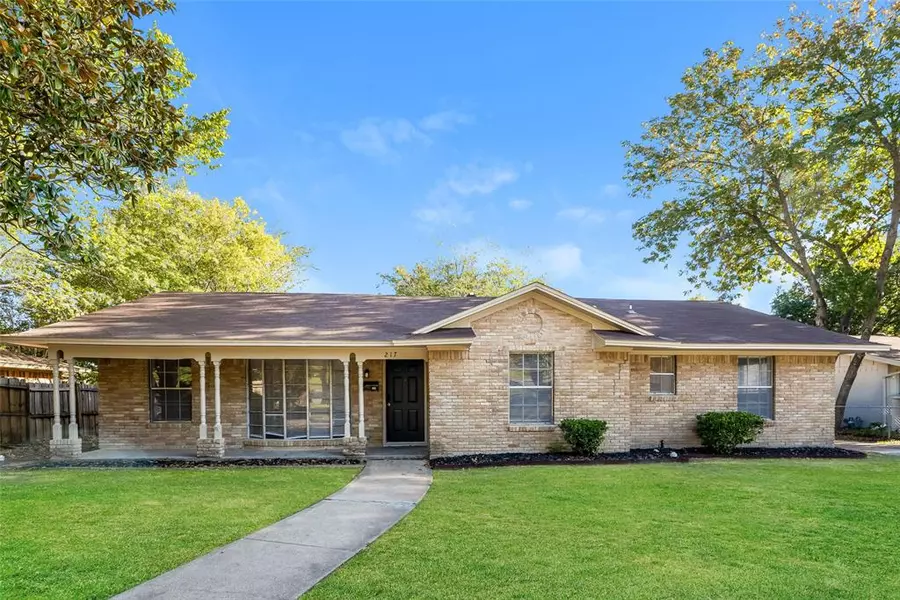 217 Woodhaven Drive, Desoto, TX 75115