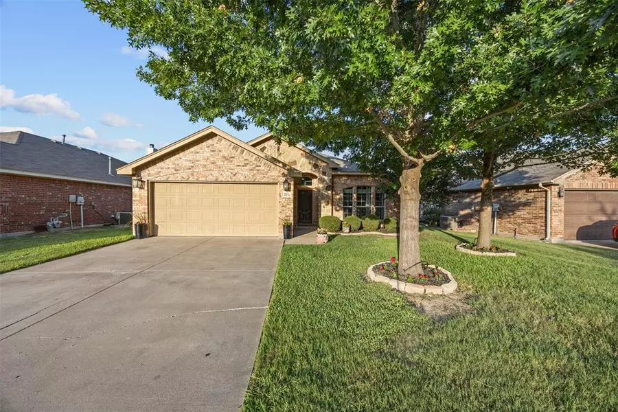 221 Spring Hollow Drive, Saginaw, TX 76131