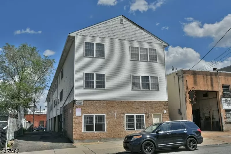 911 Madison Ave #82, Paterson City, NJ 07501