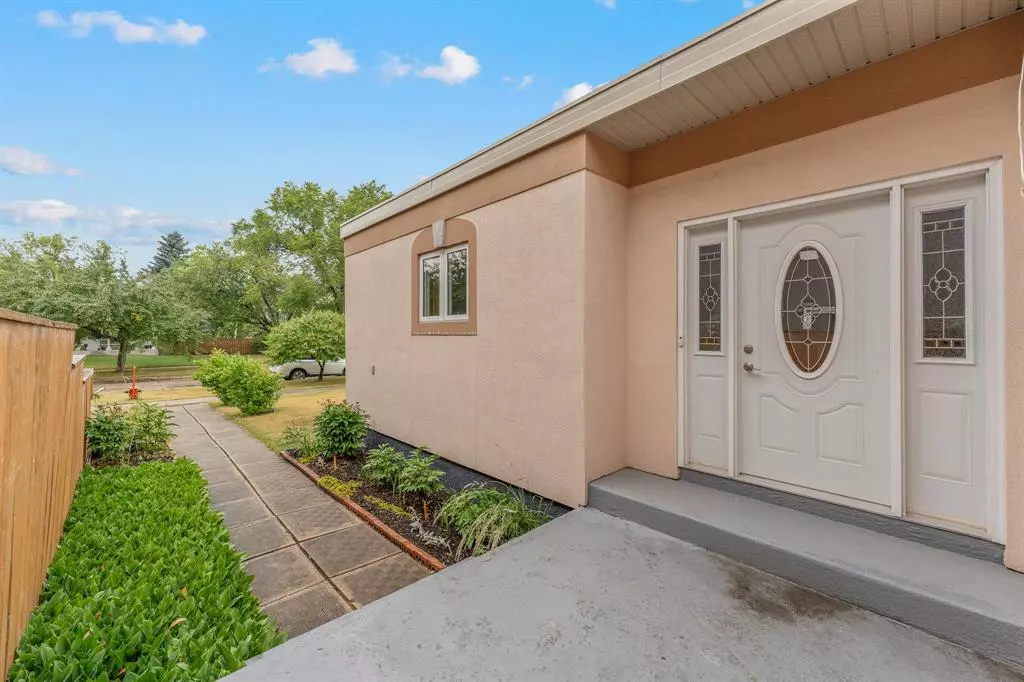 Winnipeg, MB R2V 2S2,50 Sweetwood Bay