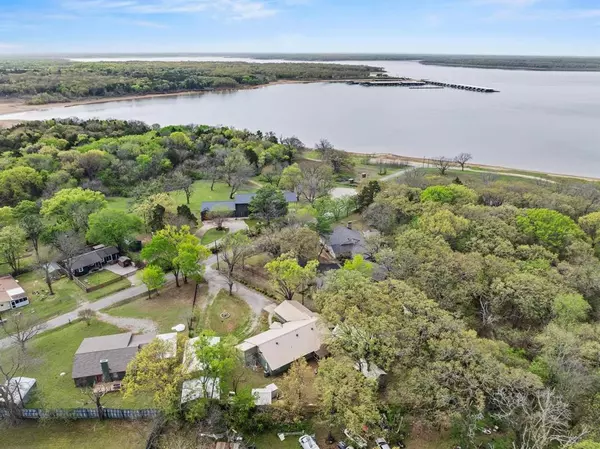 1053 Paradise Cove Road, Pottsboro, TX 75076