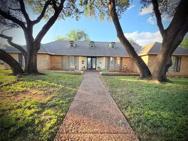 4124 Maryview Court, Haltom City, TX 76117
