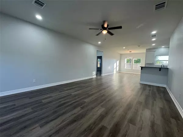 Mcgregor, TX 76657,329 Rogers Street