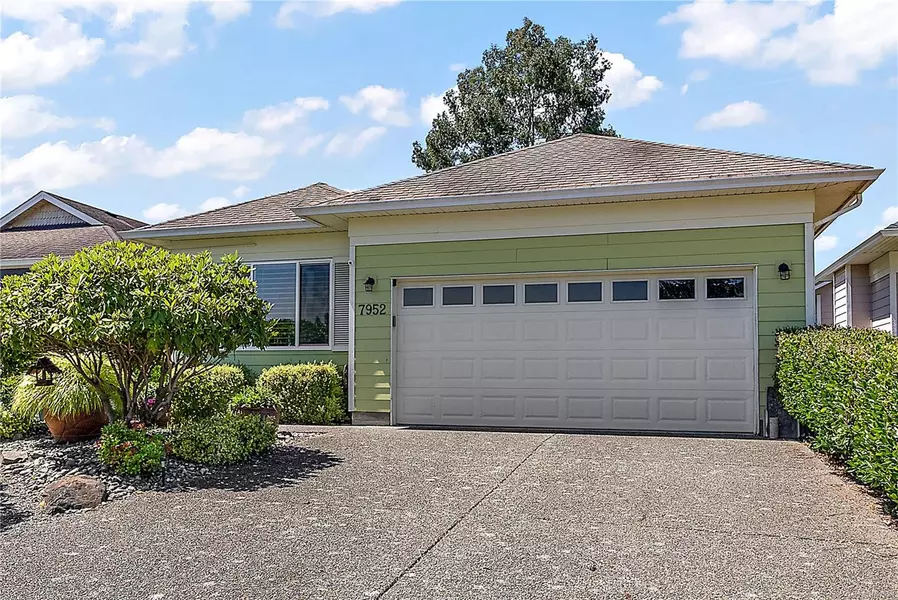 7952 Polo Park Cres, Central Saanich, BC V8M 2J4
