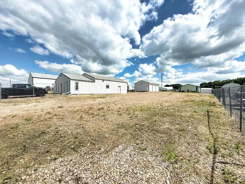 420 3rd AVE W, Three Hills, AB T0M 2N0