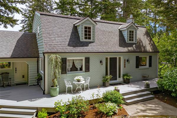 8565 Bourne Terr, North Saanich, BC V8L 1L9