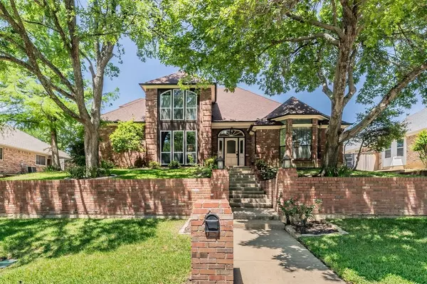 707 Kyle Drive, Arlington, TX 76011