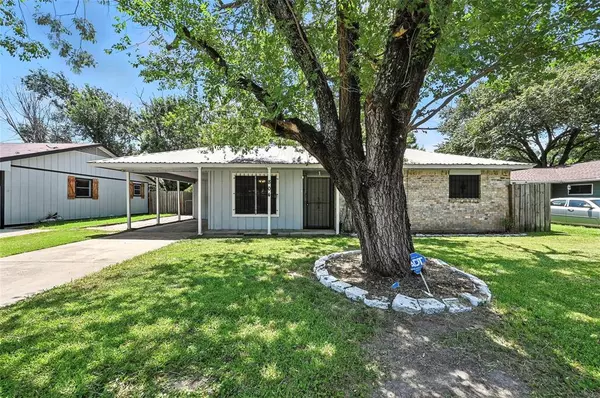 804 Live Oak Street, Wilmer, TX 75172