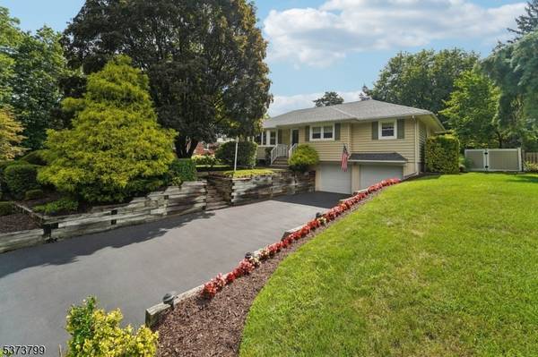 20 Nokomis Ave, Oakland Boro, NJ 07436