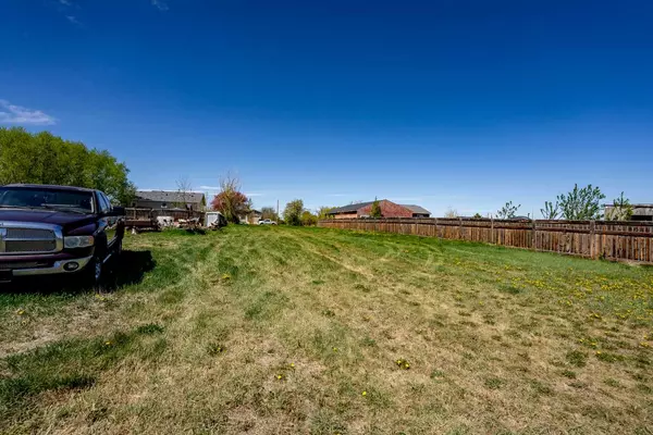 255N 300W, Raymond, AB T0K 2S0