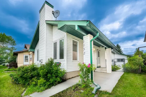 Airdrie, AB T4A 1W8,1132 Meadowbrook DR Southeast