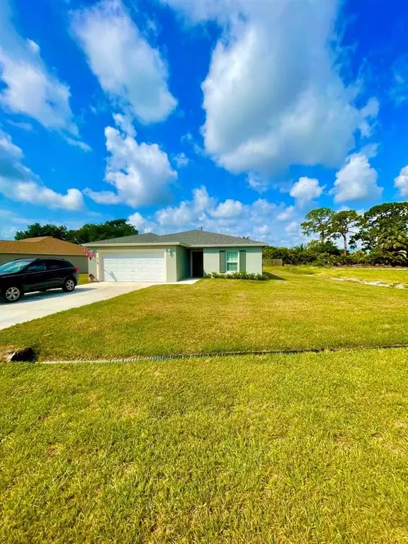718 NE Perch Ln, Port St Lucie, FL 34983