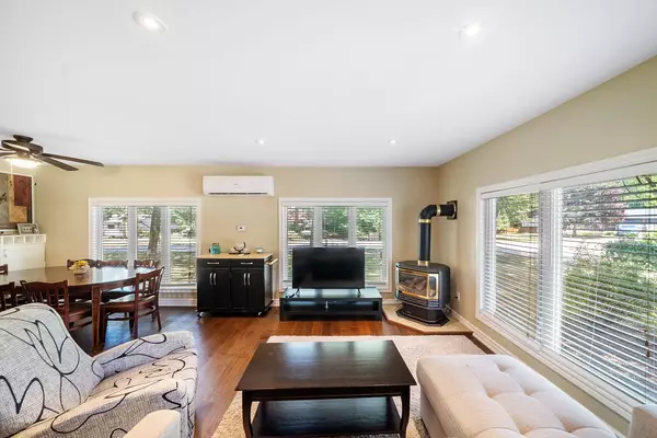 Wasaga Beach, ON L9Z 2S3,40 Antigua DR