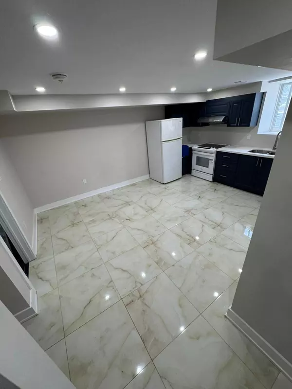 Cambridge, ON N3H 3Y4,158 LAUREL ST #2