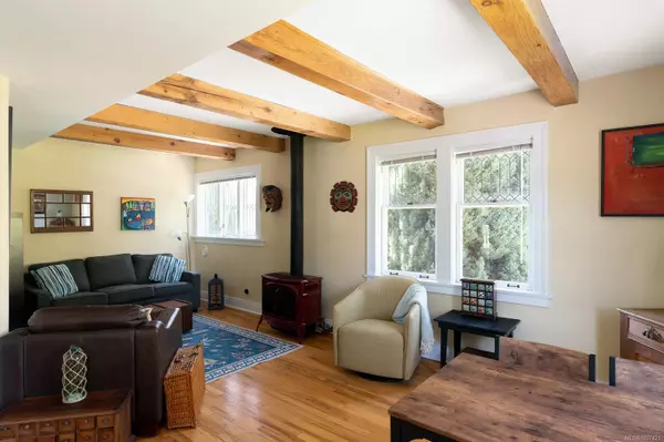 753 Pemberton Rd #3, Victoria, BC V8S 3R3