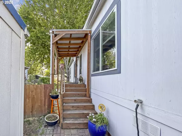 300 SE GOODNIGHT AVE, Corvallis, OR 97333