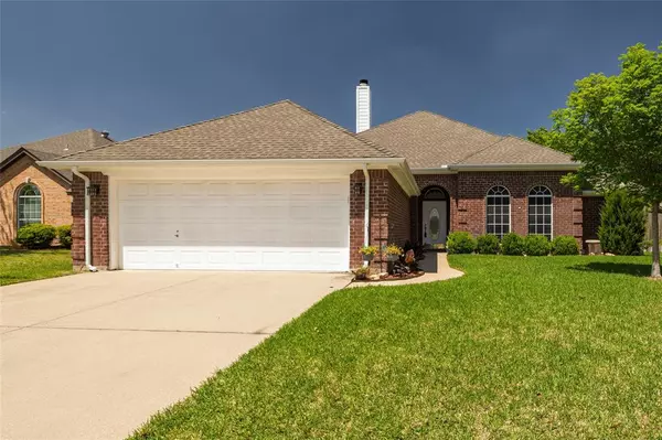 516 Hazelnut Court, Saginaw, TX 76179