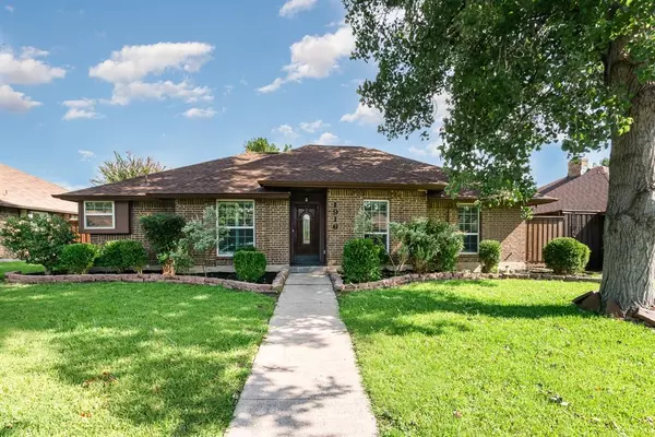 1916 Lansdown Drive, Carrollton, TX 75010