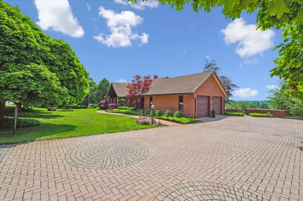 Kitchener, ON N2P 2C6,211 Edgehill DR