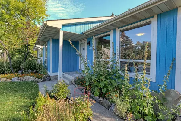 Calgary, AB T3J 1K4,20 Falton WAY NE