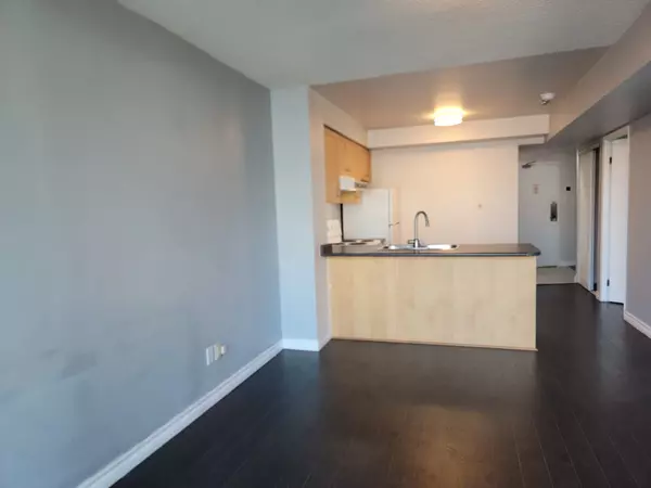 Toronto C01, ON M5V 3N2,650 Queens Quay W #305