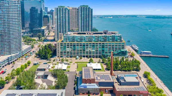 211 Queens Quay W #1201, Toronto C01, ON M5J 2M6