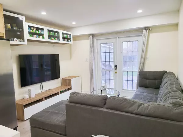 Mississauga, ON L5N 2M8,6452 Chaumont CRES