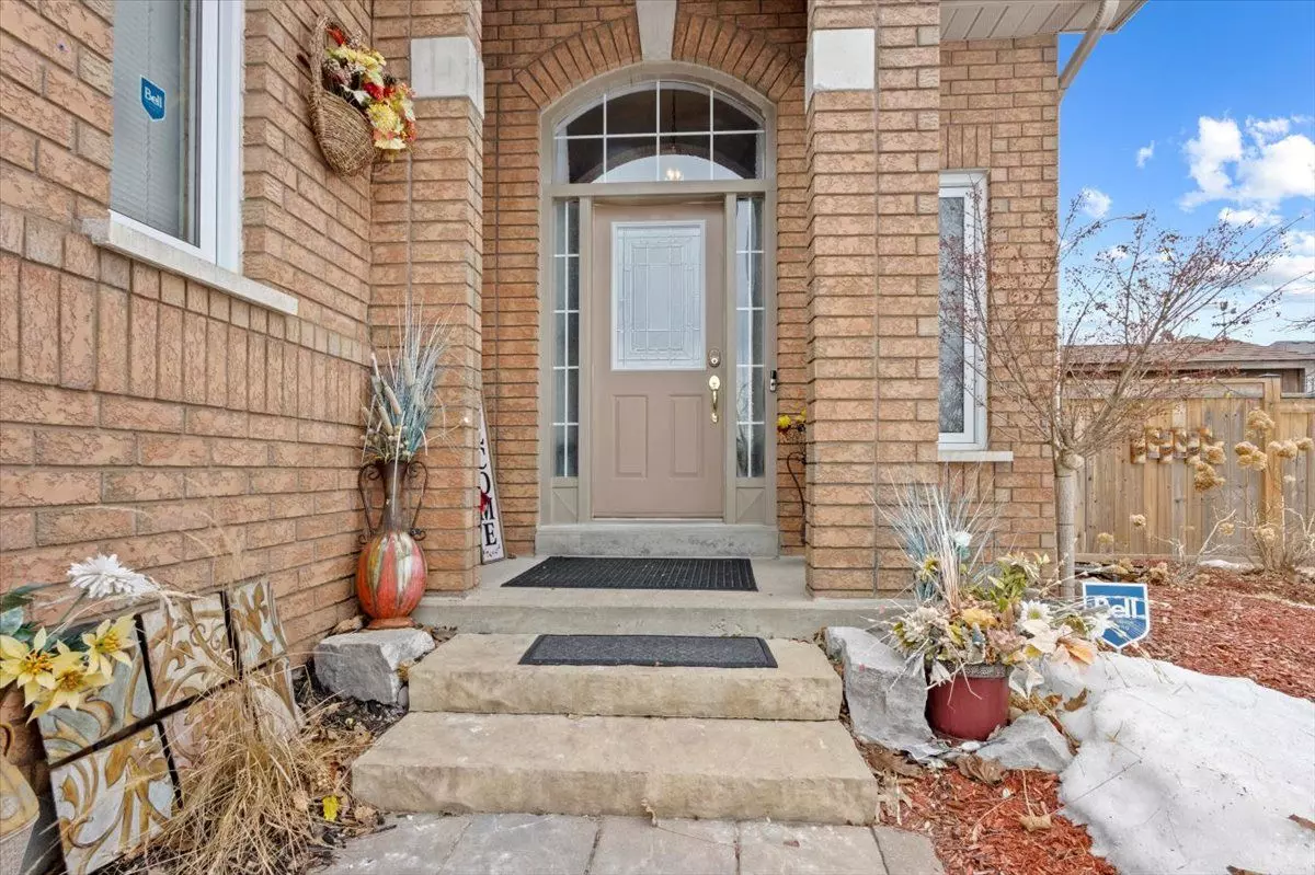 Clarington, ON L1C 4Z4,16 Goodwin AVE