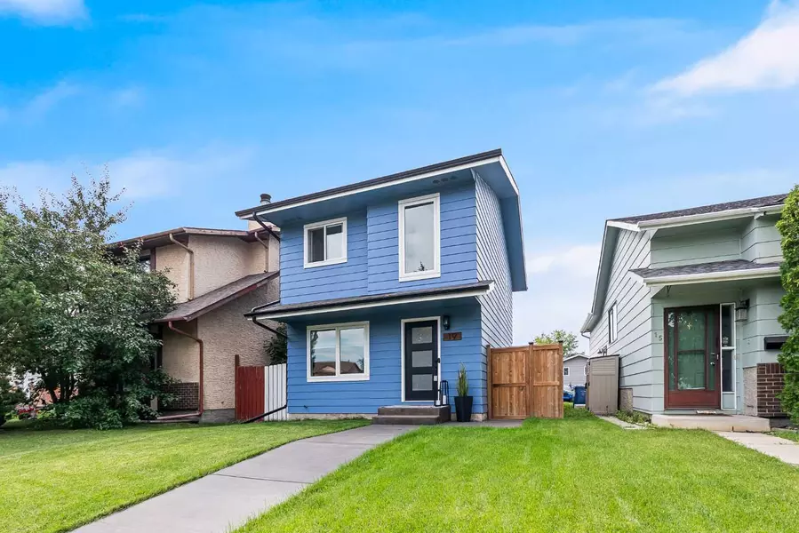 19 Sunvale CT SE, Calgary, AB T2X2S7