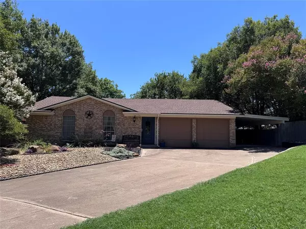 4208 Shipley Court, Benbrook, TX 76116