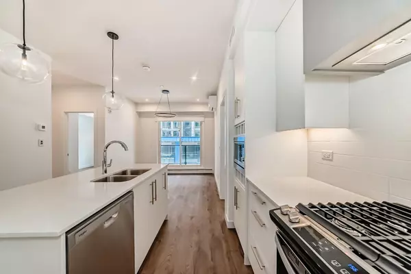 Calgary, AB T3H6L3,8370 Broadcast AVE SW #205