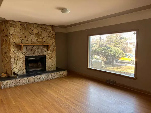 Calgary, AB T2M 4C8,2111 Halifax CRES NW