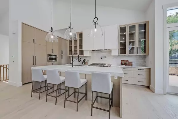 Calgary, AB T3E 4B2,1955 Green Ridge RD Southwest