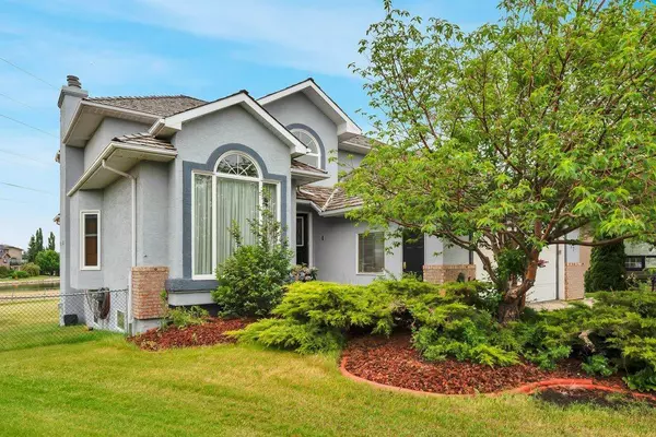 517 Lakeside Greens PL, Chestermere, AB T1X 1C6