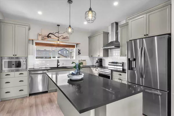70 Haskayne DR NW, Calgary, AB T3L 0H1