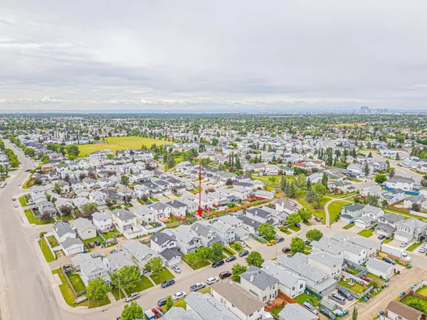 Calgary, AB T1Y 7E8,28 Los Alamos CRES NE